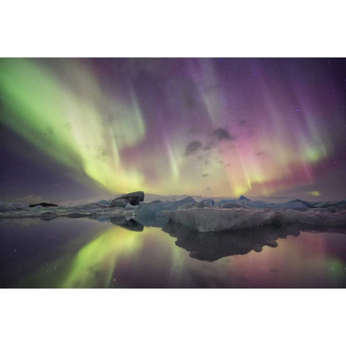 Iceland, Jokulsarlon Aurora lights over a lagoon